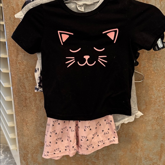 SHEIN Kids 4 T Sets - Black, Pink, Gray, White - Picture 5 of 7